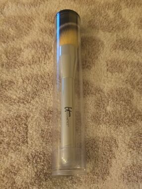 iT Cosmetics Angled Buffing Foundation Brush ~ BNWT